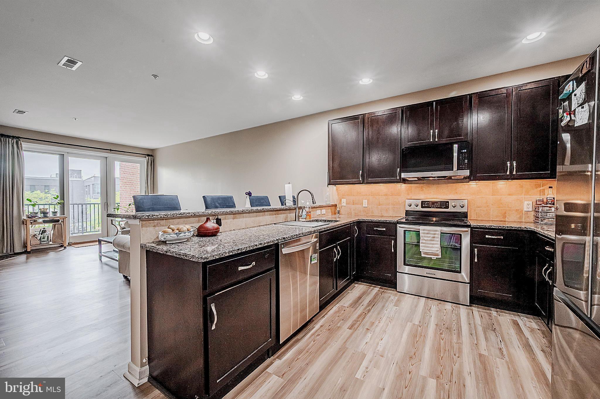 113-Unit E Main St #318