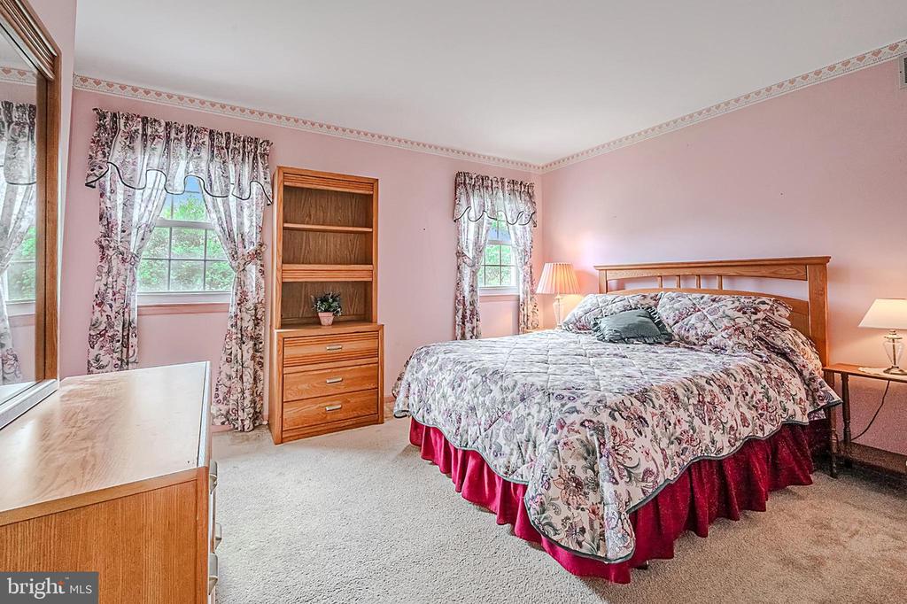 12 Pierson Dr