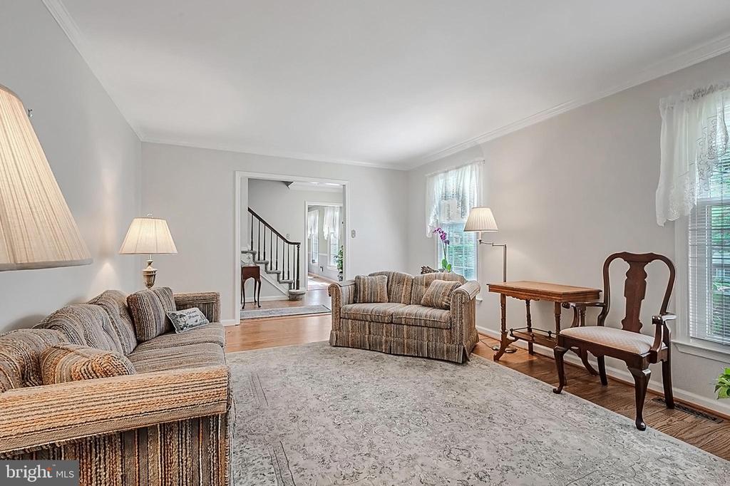 12 Pierson Dr