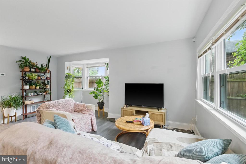 22 S Pennewell Dr