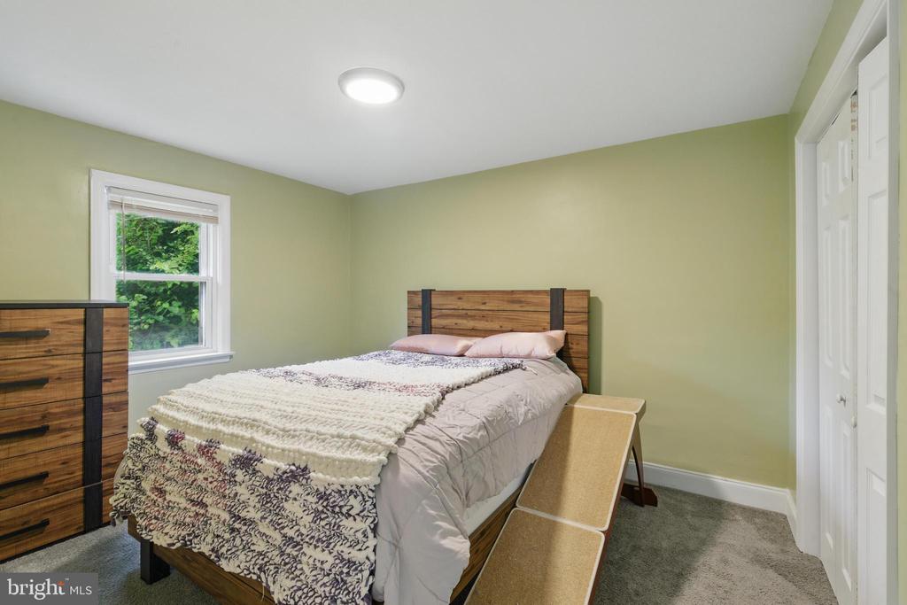 22 S Pennewell Dr