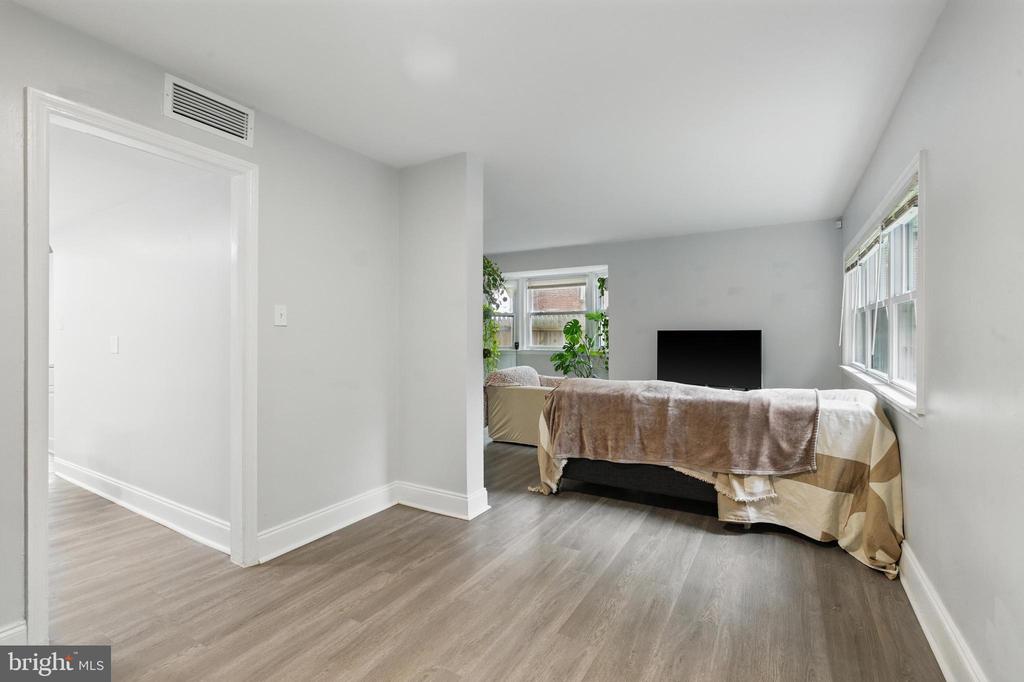 22 S Pennewell Dr