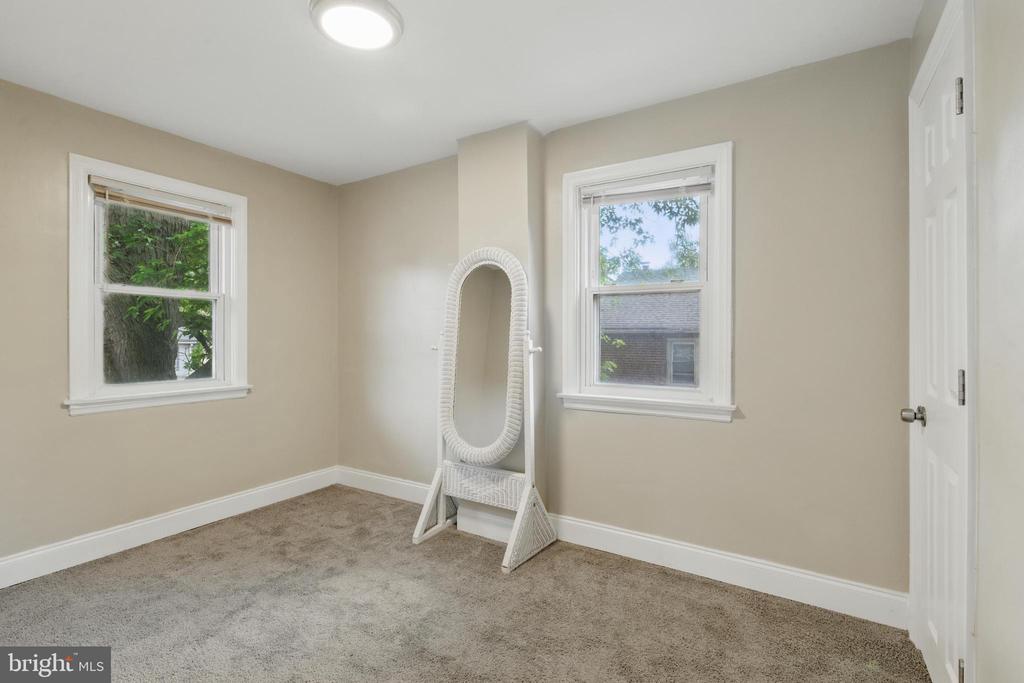 22 S Pennewell Dr