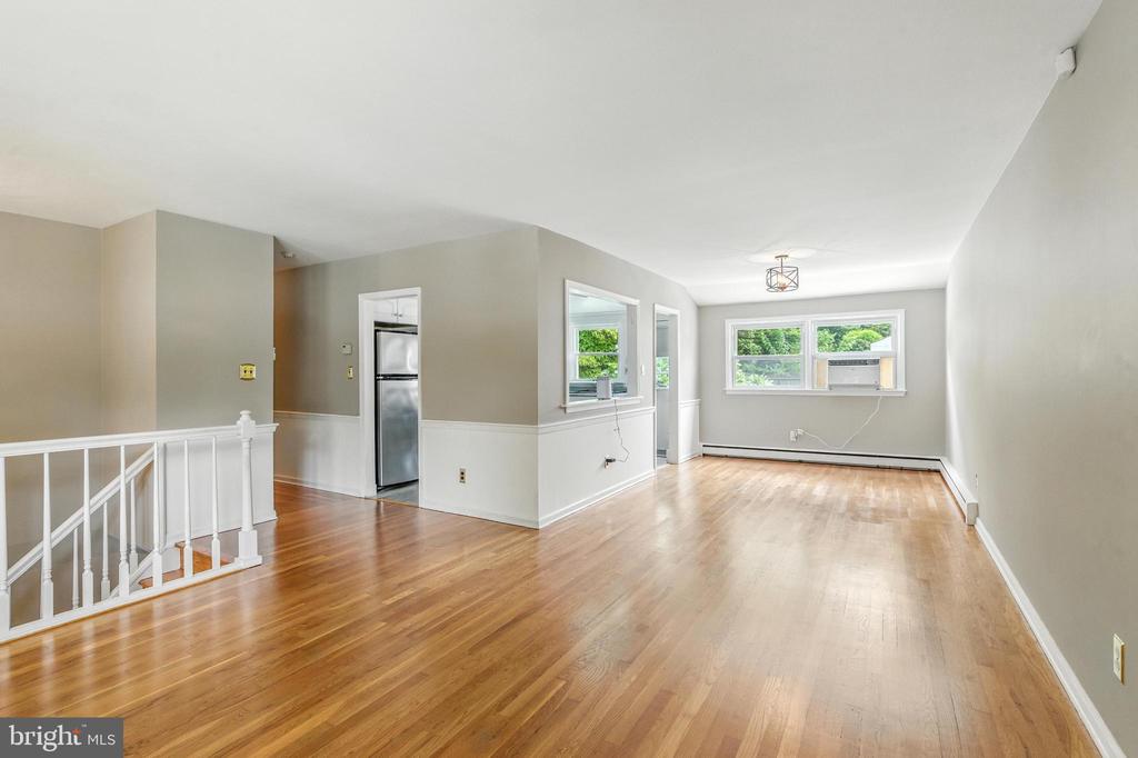 203 Meadowood Dr