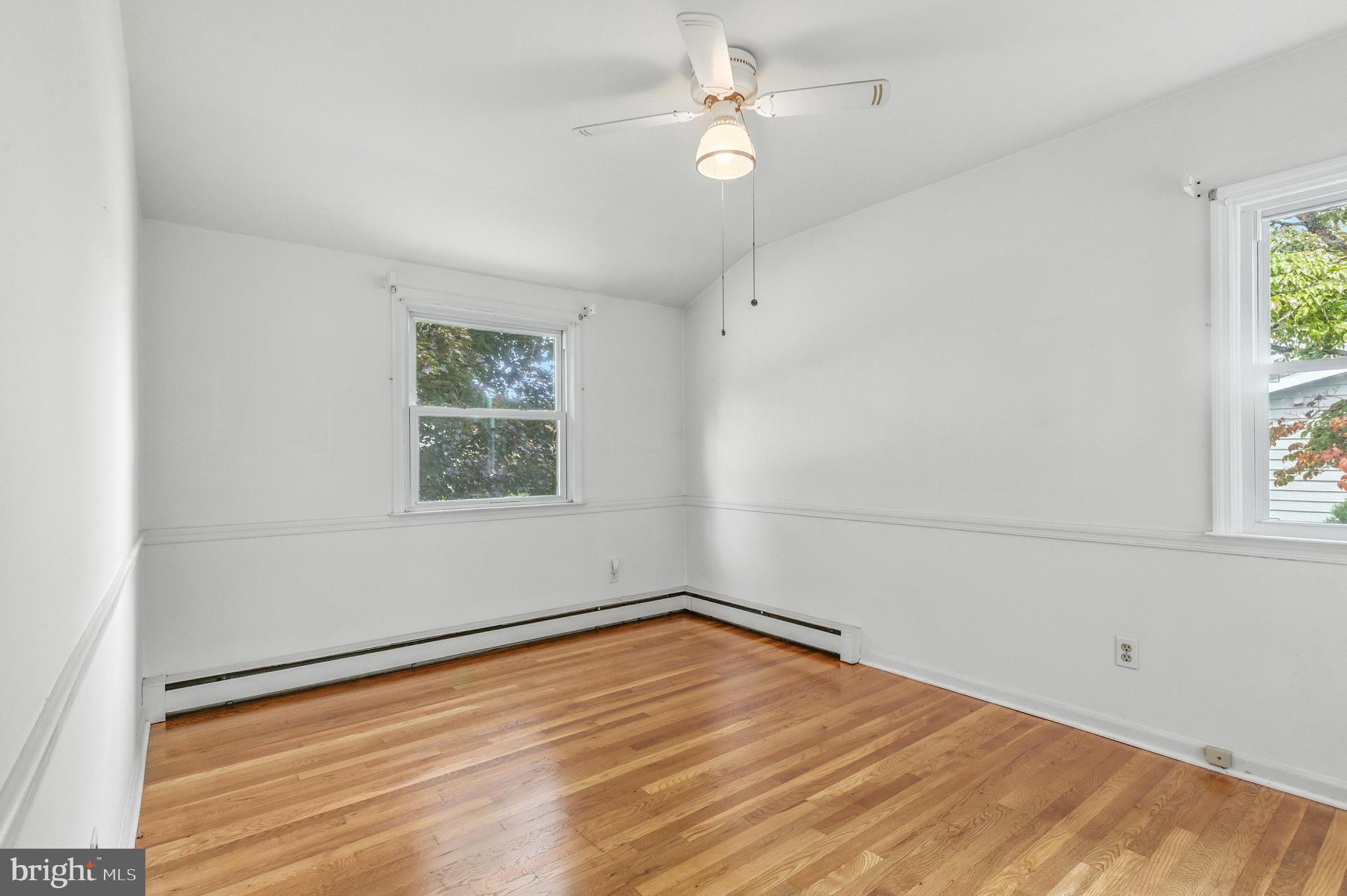 203 Meadowood Dr