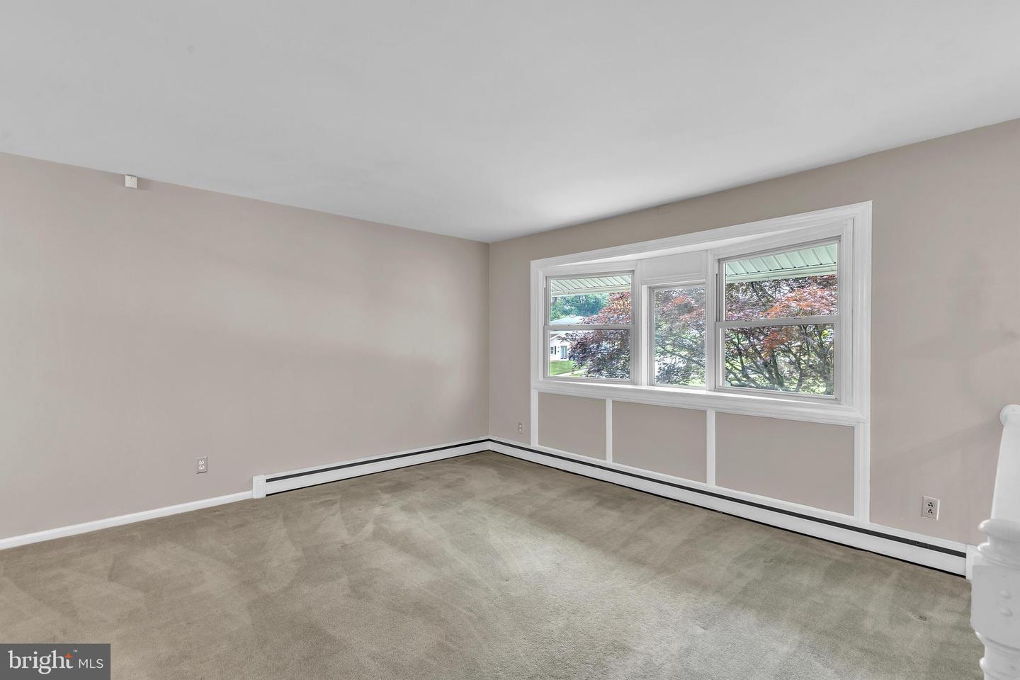203 Meadowood Dr