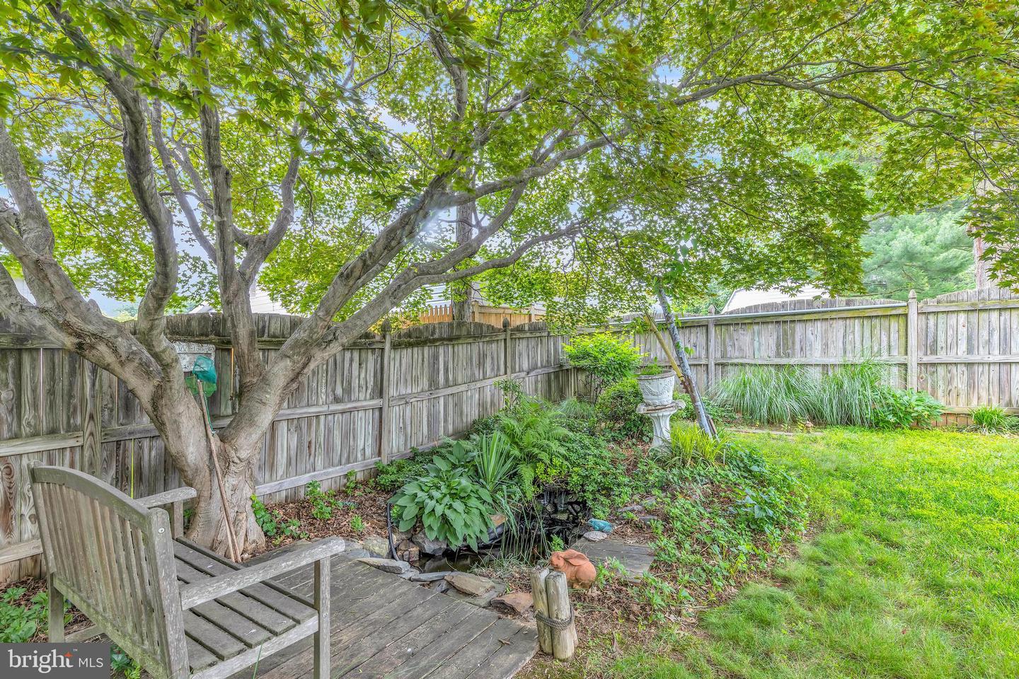 203 Meadowood Dr
