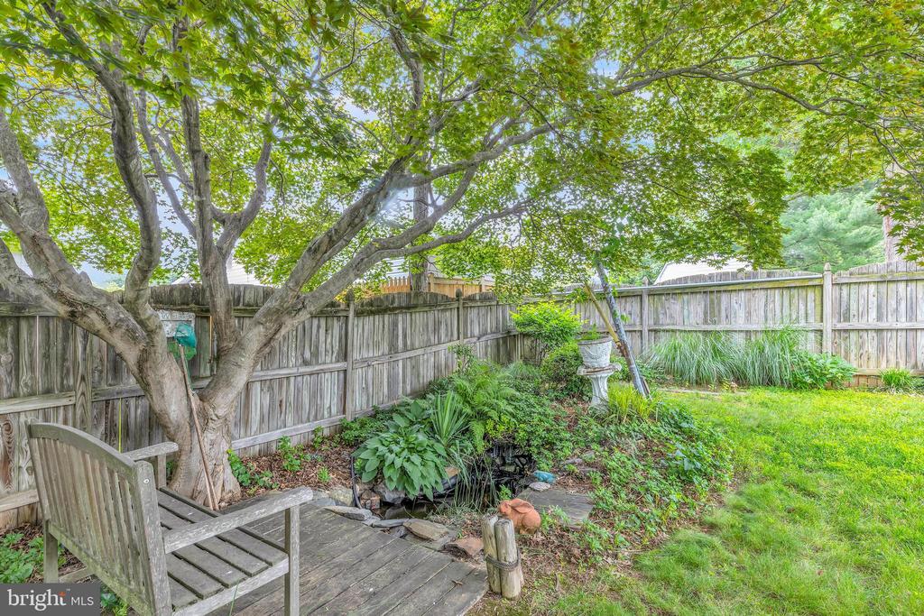 203 Meadowood Dr