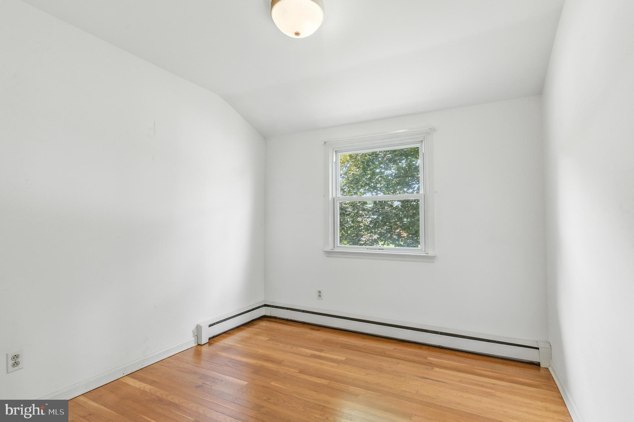 203 Meadowood Dr