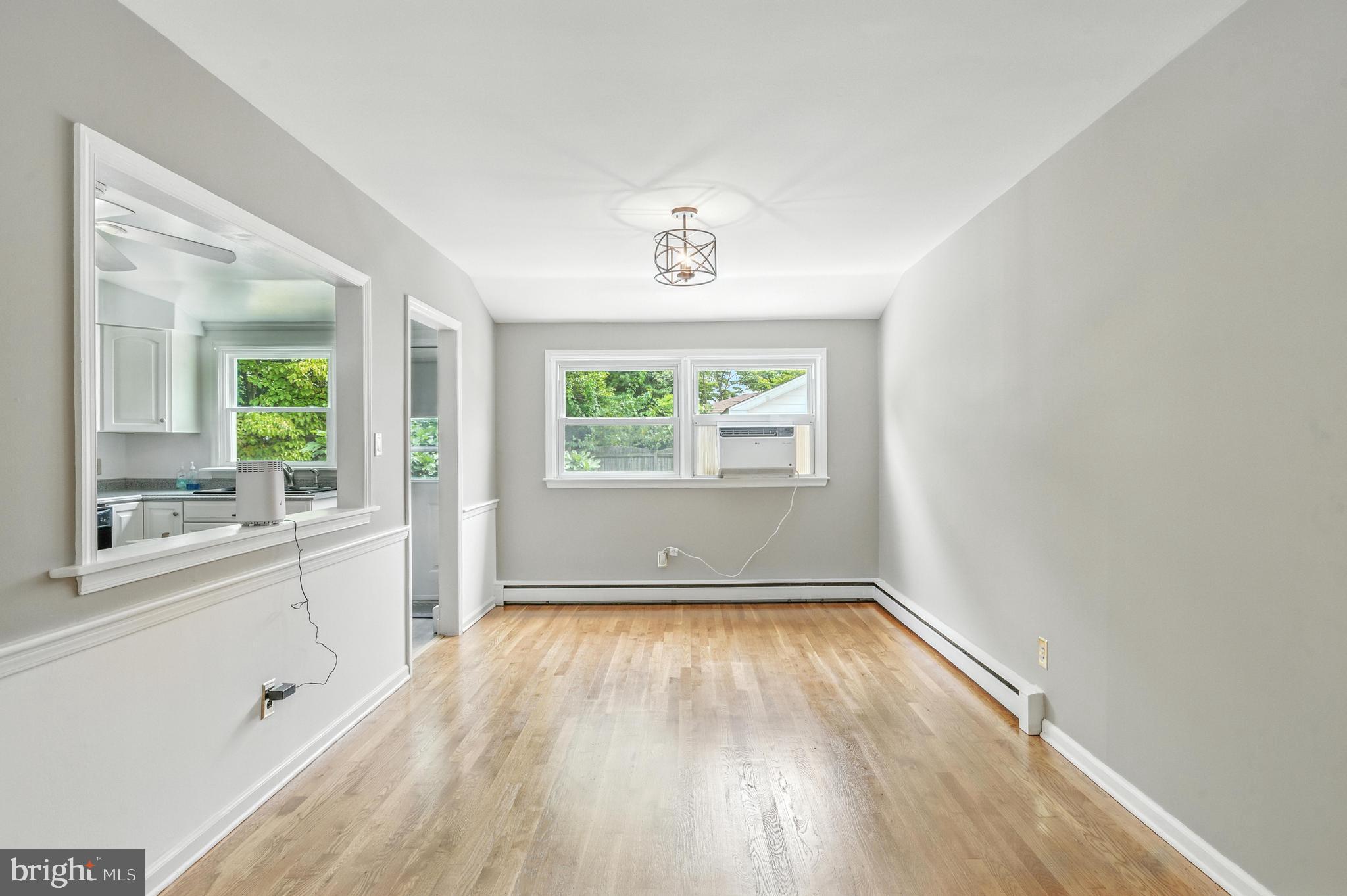 203 Meadowood Dr