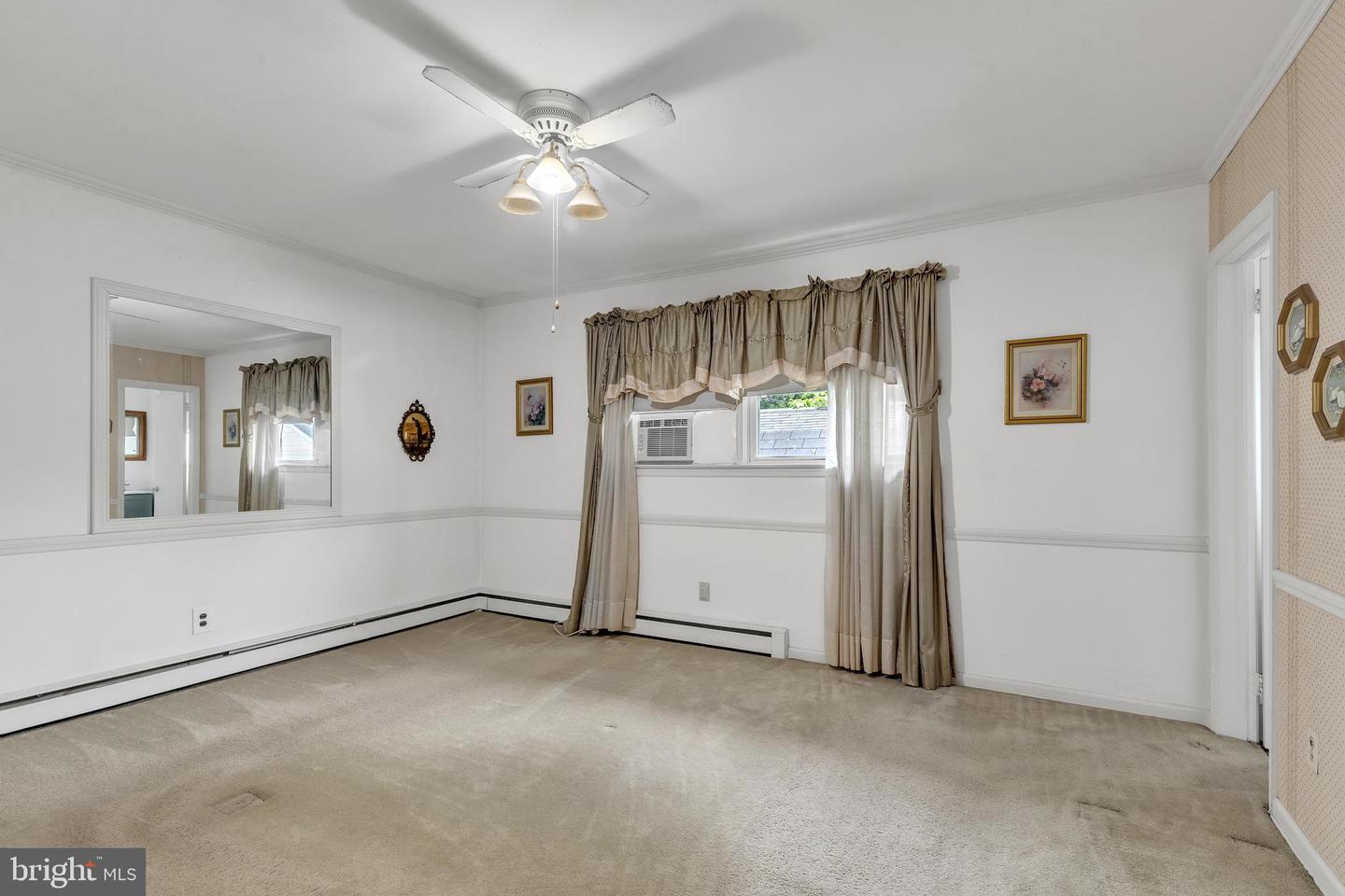 203 Meadowood Dr