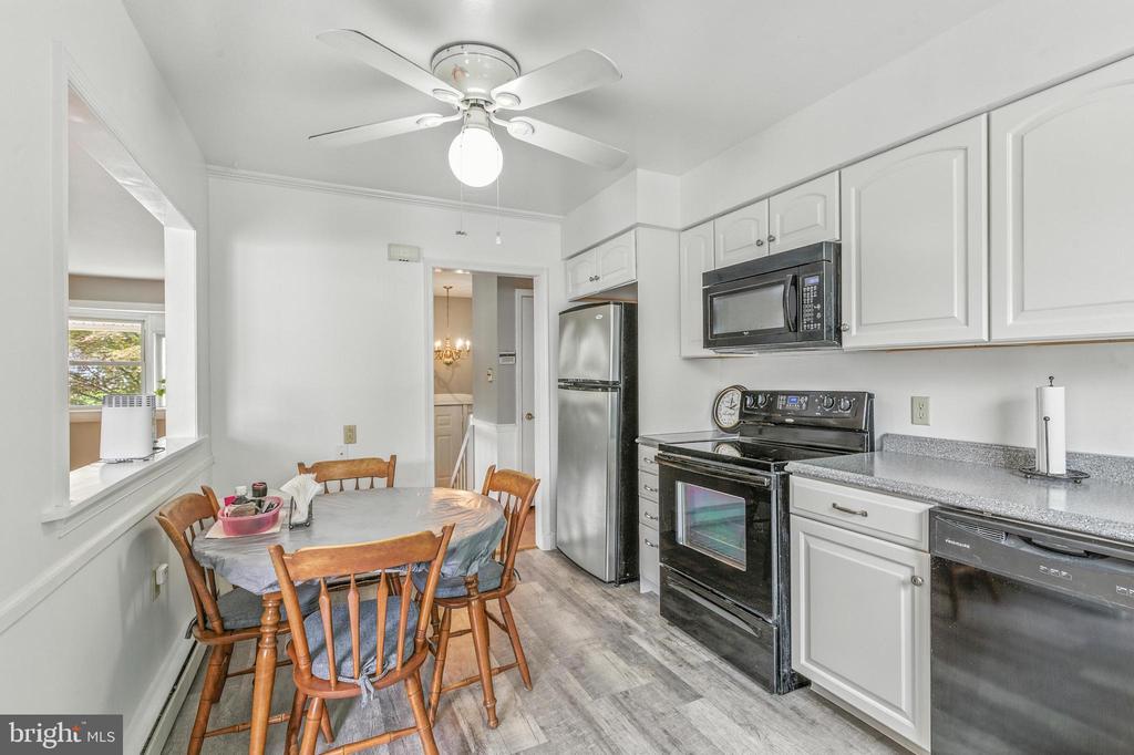 203 Meadowood Dr