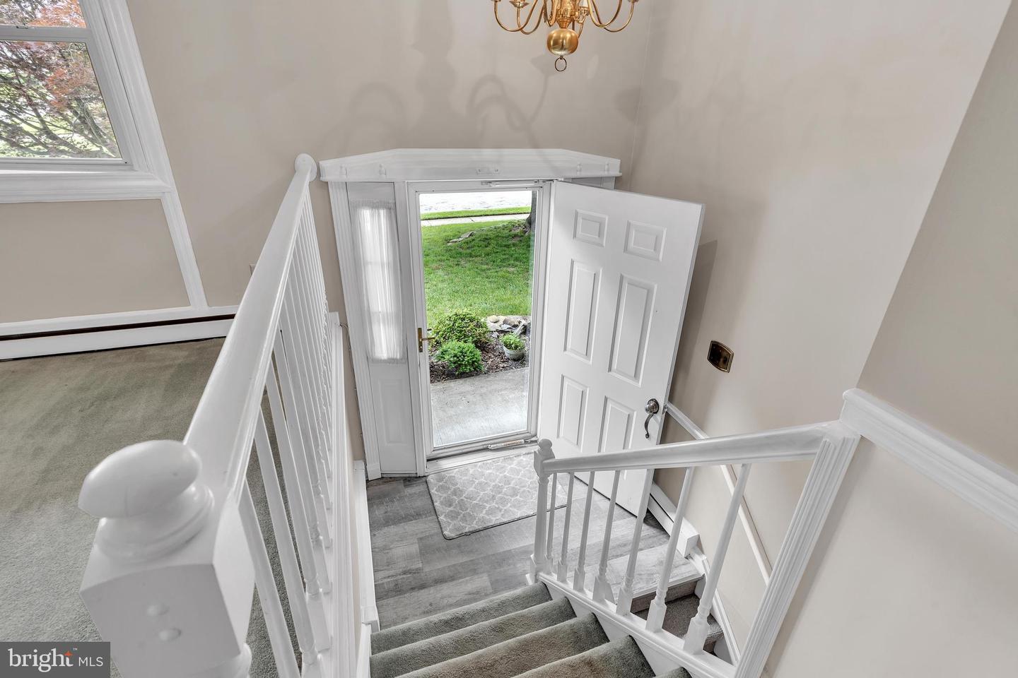 203 Meadowood Dr