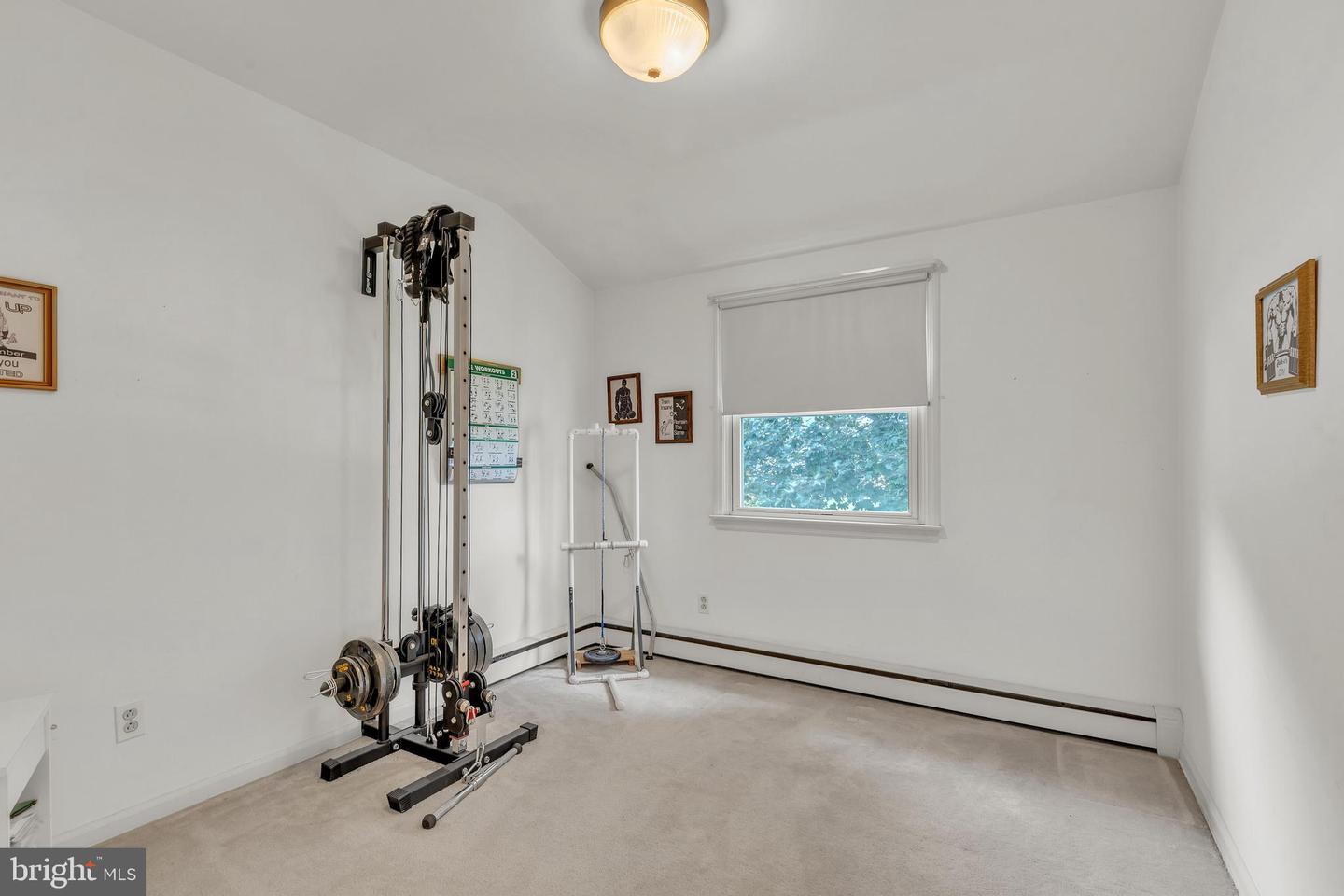 203 Meadowood Dr