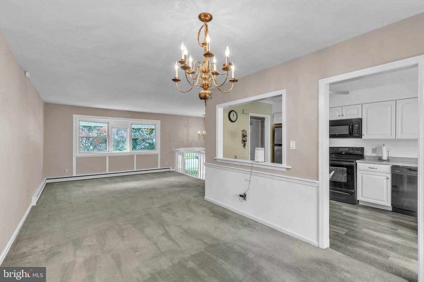 203 Meadowood Dr