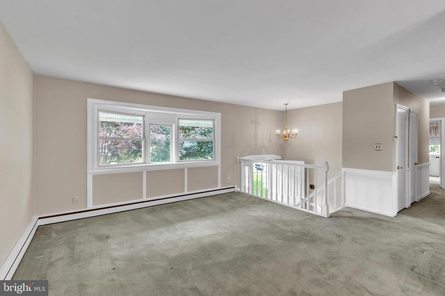 203 Meadowood Dr
