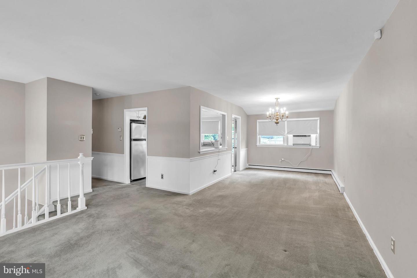 203 Meadowood Dr