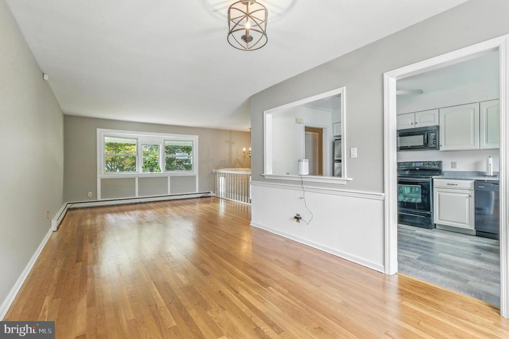 203 Meadowood Dr