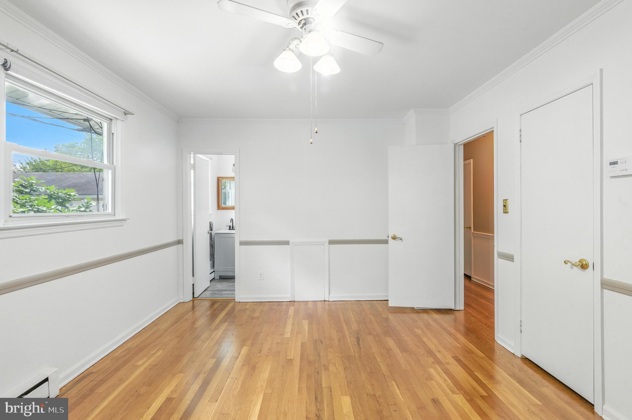 203 Meadowood Dr