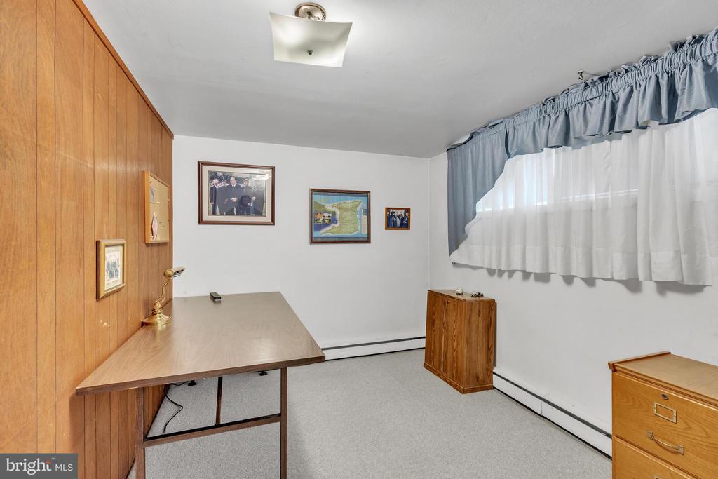 203 Meadowood Dr