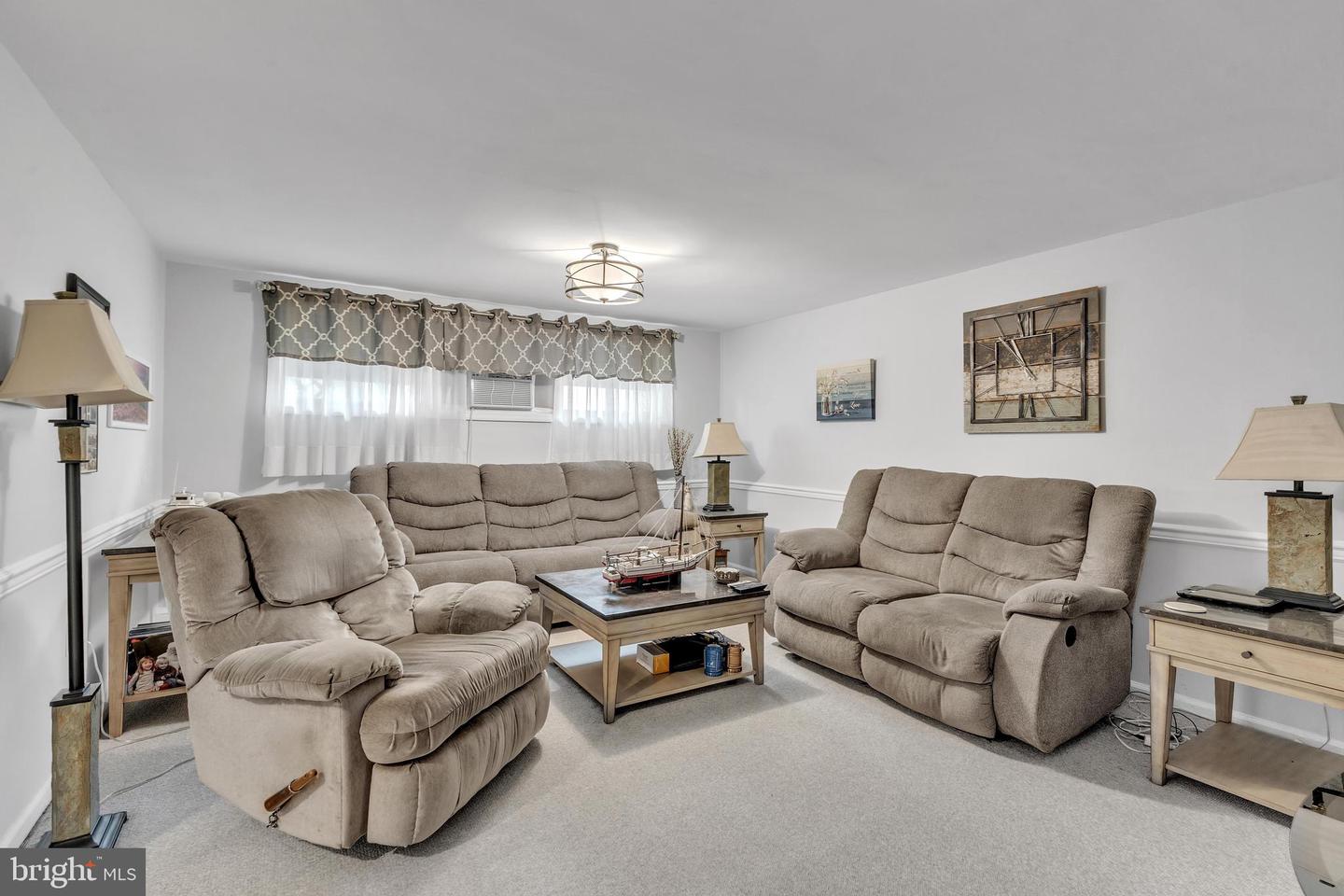 203 Meadowood Dr