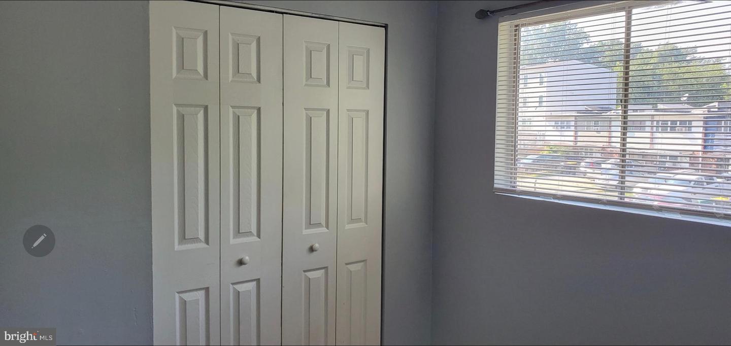 40 ROSE LN