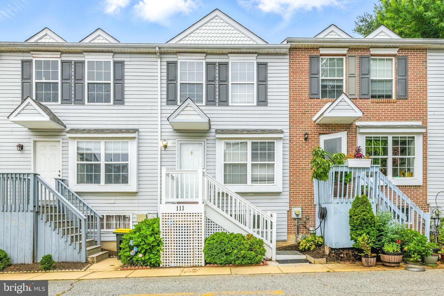 111 GATEWAY DR
