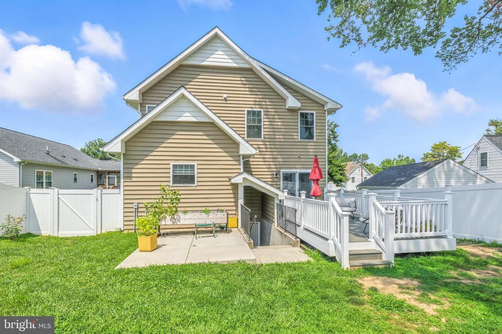 2504 Cedar Ave
