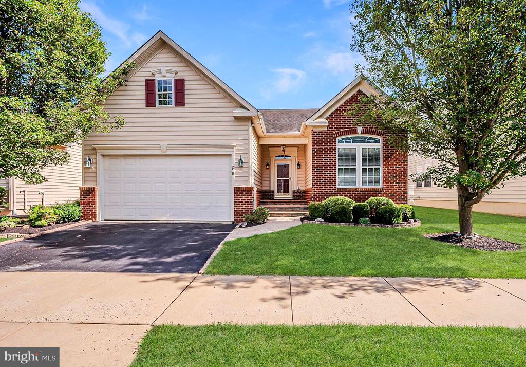 218 Glenshee Dr