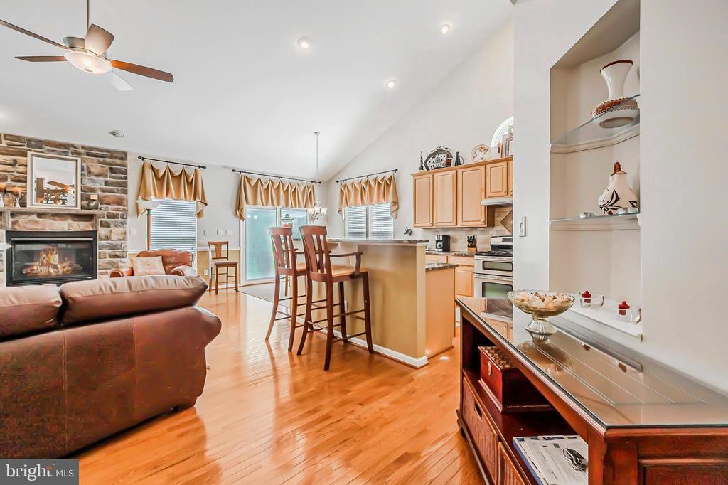 218 Glenshee Dr