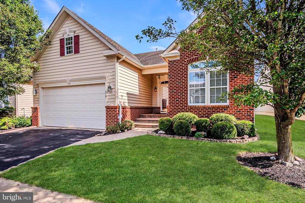 218 Glenshee Dr