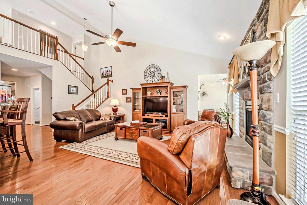 218 Glenshee Dr