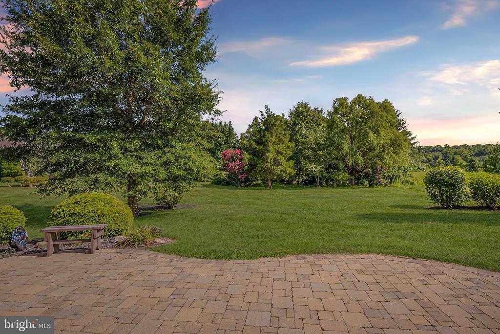 218 Glenshee Dr