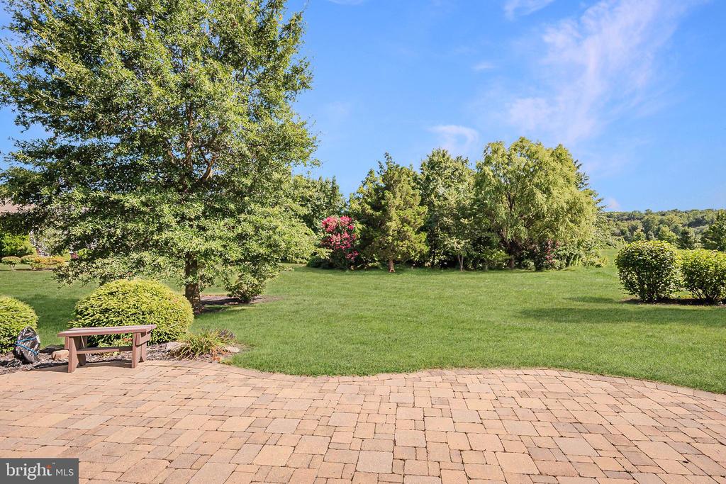 218 Glenshee Dr