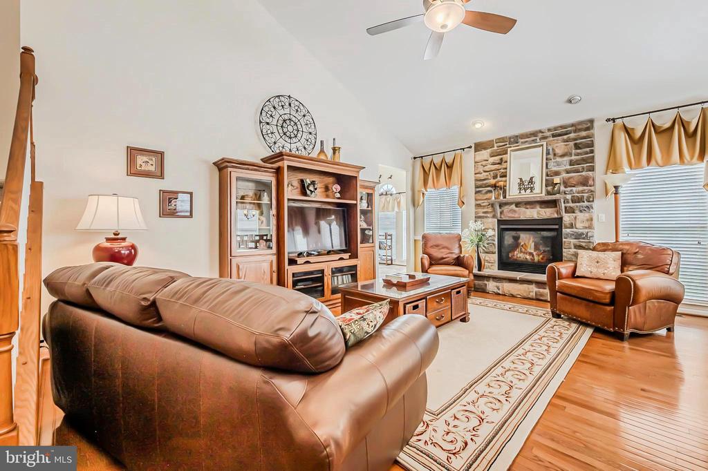 218 Glenshee Dr