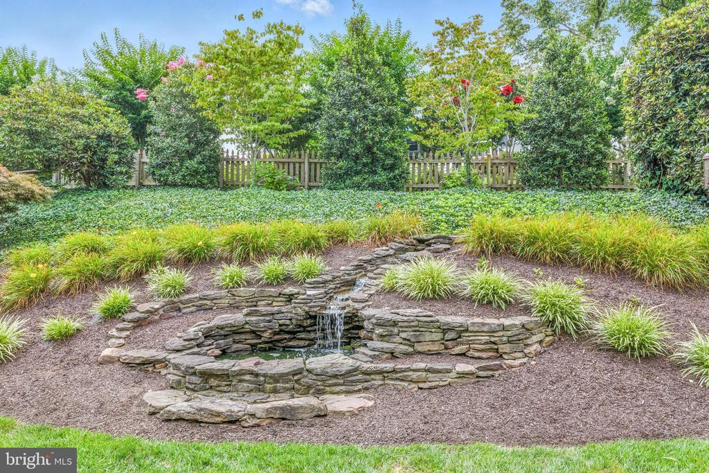 209 Barberry Dr