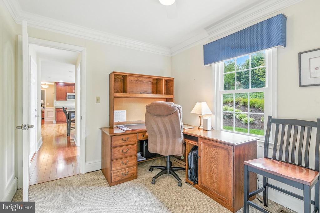 209 Barberry Dr