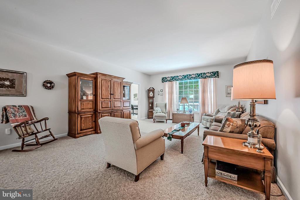 102 Springmill Dr