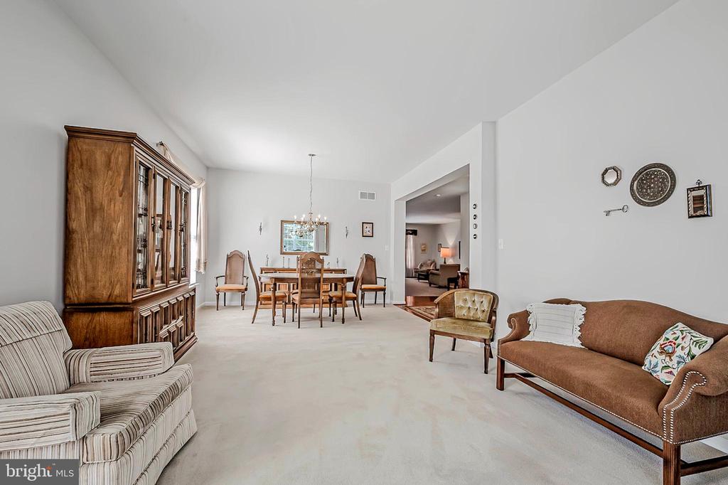 102 Springmill Dr