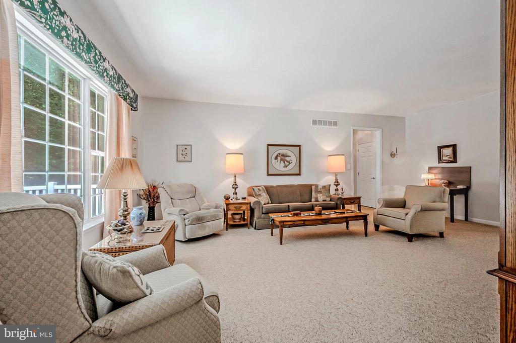 102 Springmill Dr