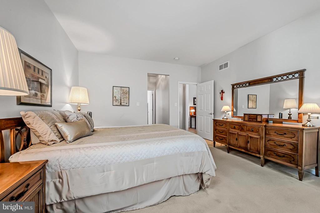 102 Springmill Dr
