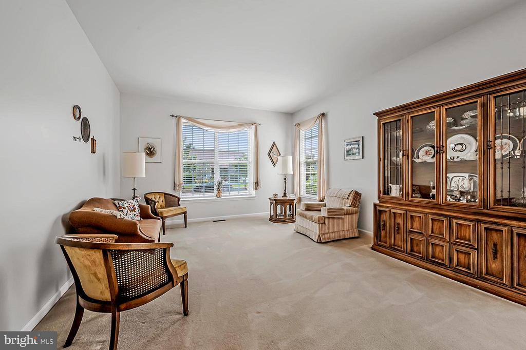 102 Springmill Dr