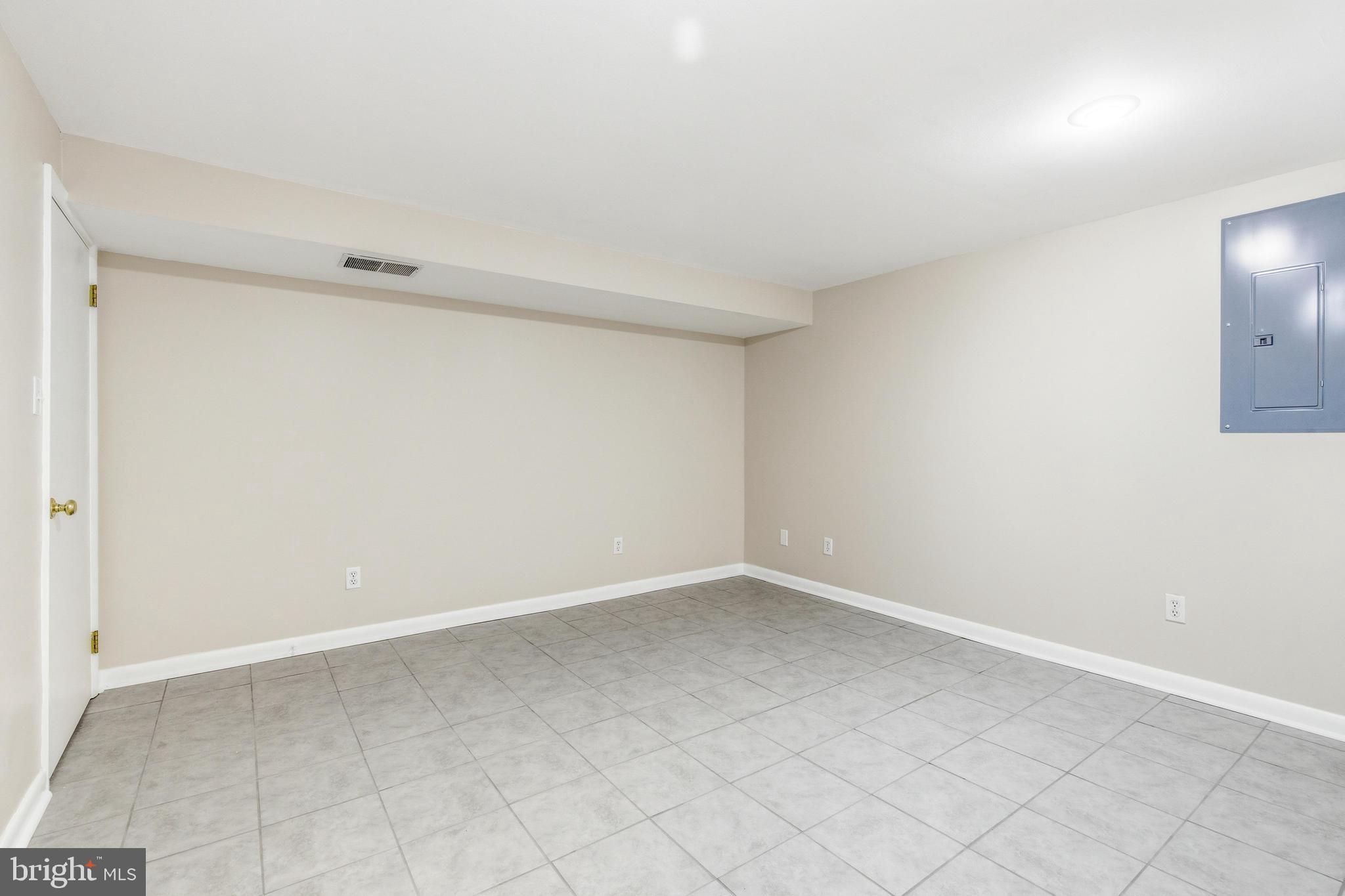 2623 E RIDING DRIVE