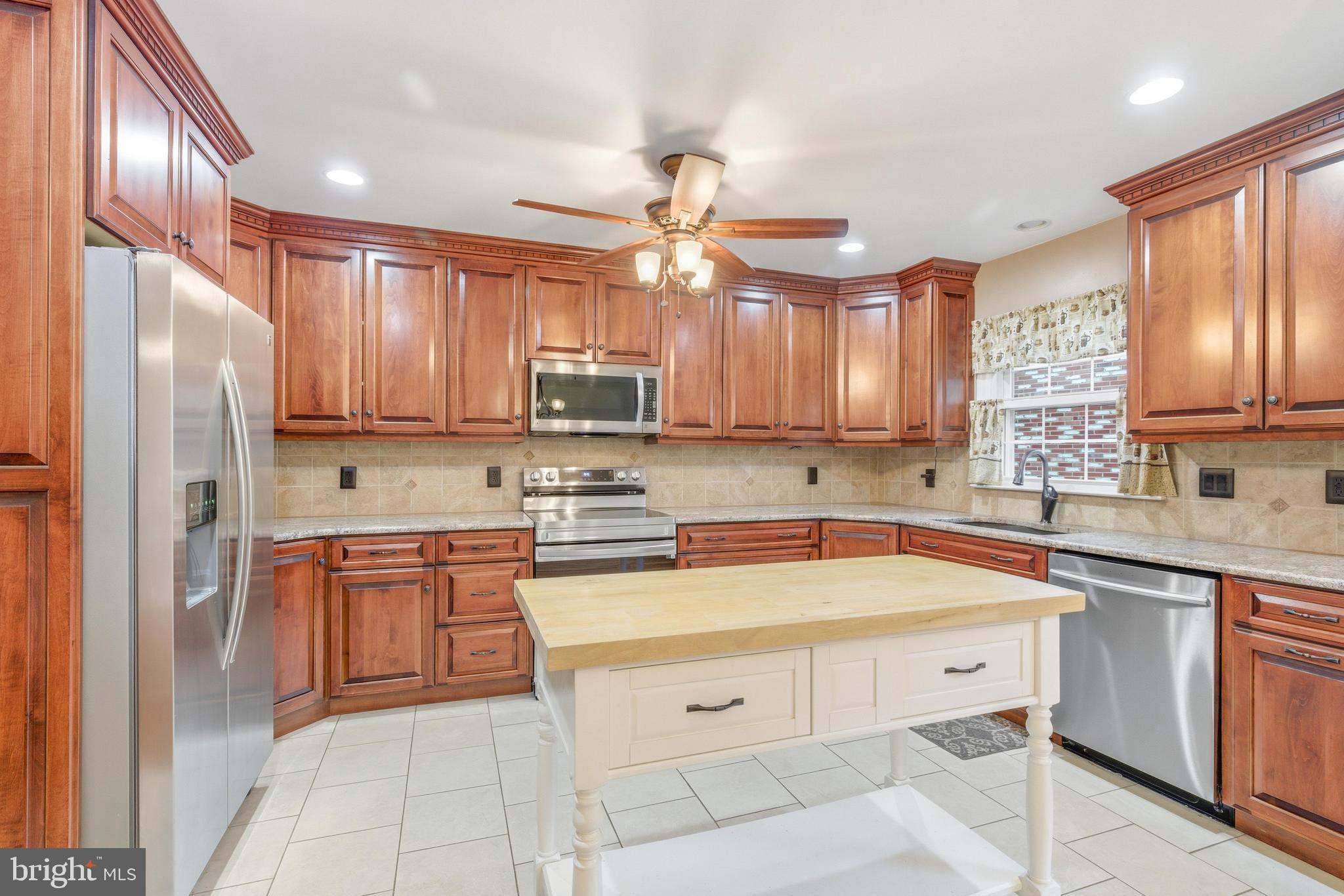 2623 E RIDING DRIVE