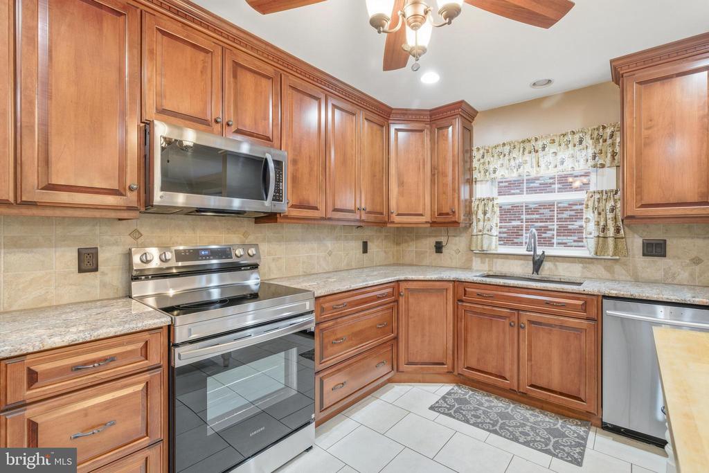 2623 E RIDING DRIVE