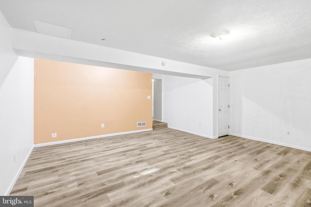 117 W SHETLAND COURT