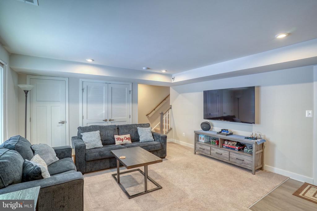 2121 RIVERS DRIVE