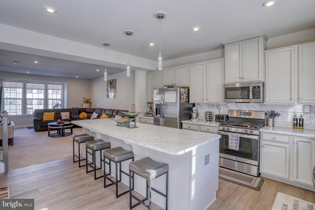 2121 RIVERS DRIVE