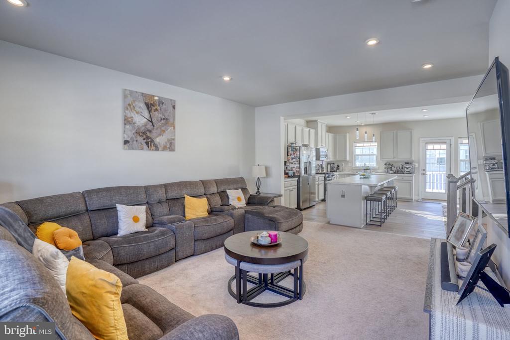 2121 RIVERS DRIVE