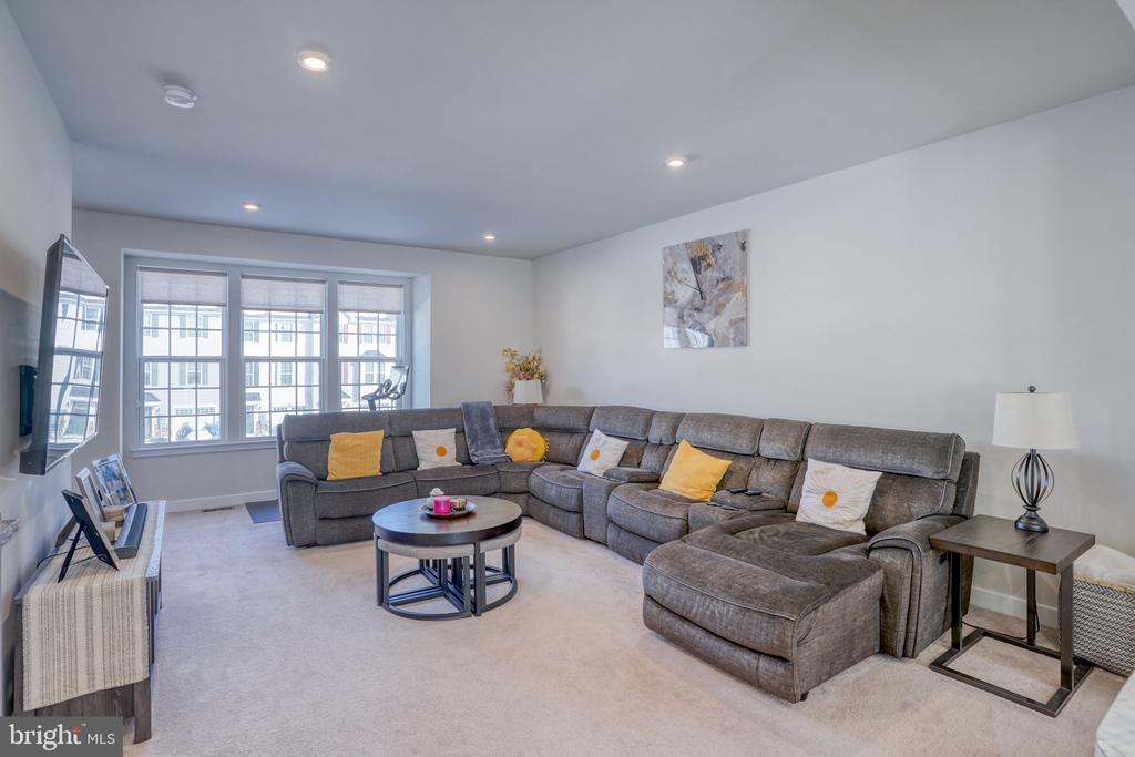 2121 RIVERS DRIVE